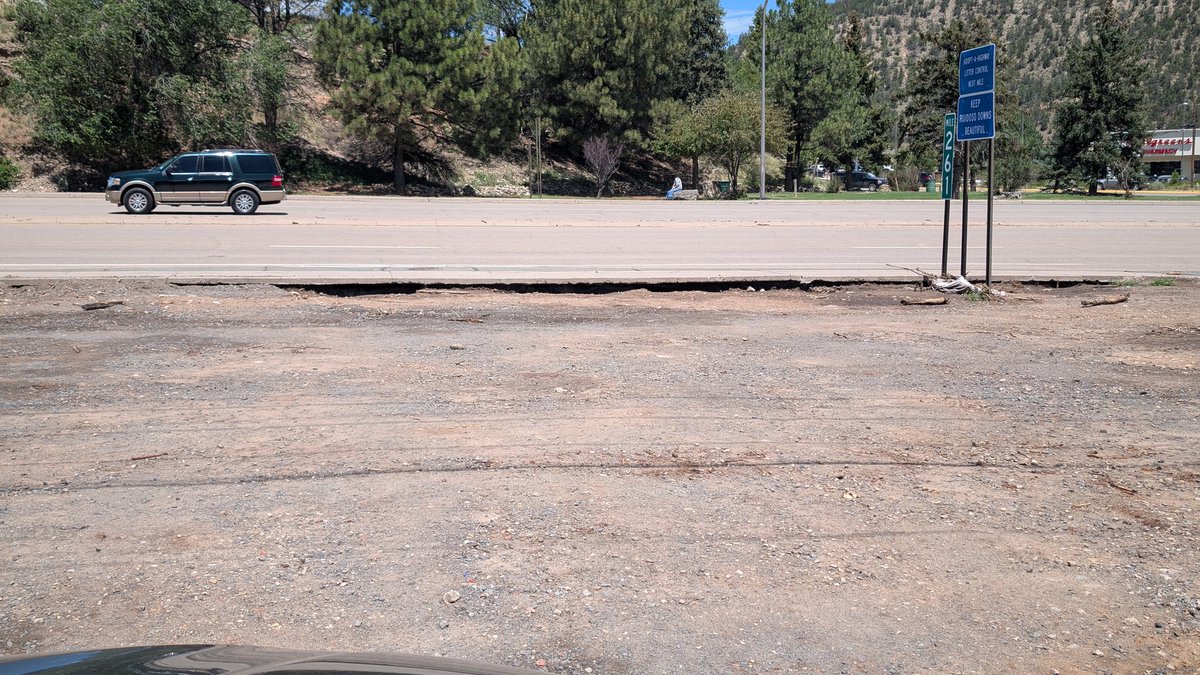 LCNM_Patriot's tweet image. Stopping for lunch and there's even signs of flooding up here.. road and sidewalk being undercut.. debris washed up..