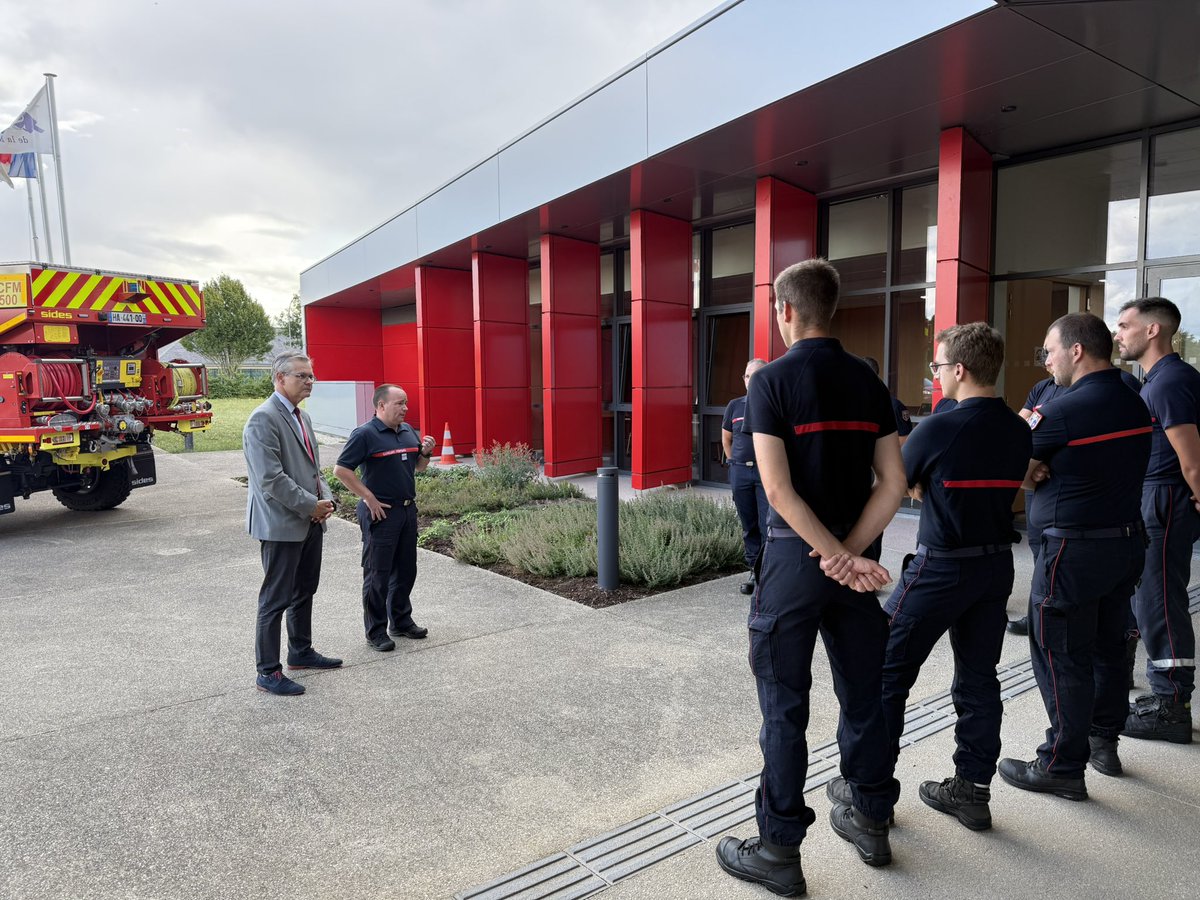 Départ de deux CCF pour le <a href="/sdis37/">sdis37</a> afin de constituer la colonne feux de forêts des #PaysDeLaLoire au profit de <a href="/cezocsud/">CeZOC Sud</a>, première mission extra départementale des #CCF du pacte capacitaire 🚒
Bonne mission aux équipes !🧑🏼‍🚒