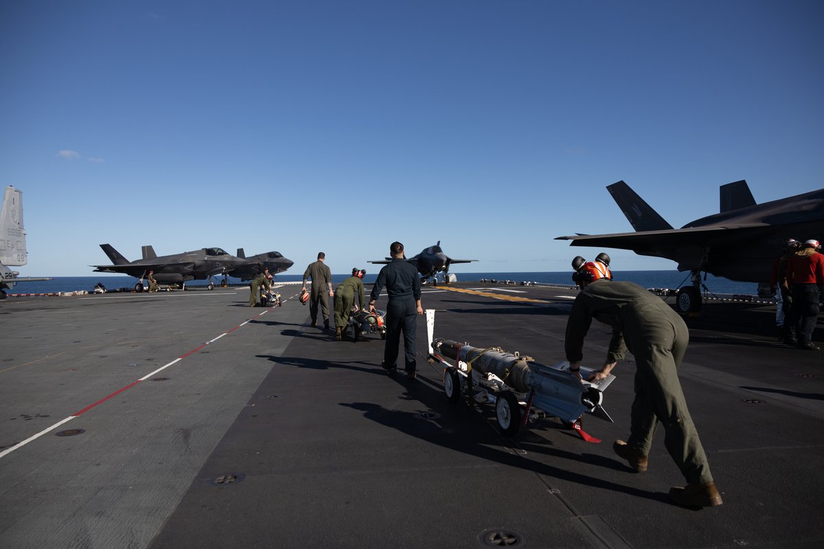 PacificMarines's tweet image. Coral Sea 📍
#PacificMarines with VMFA 242 arm F-35Bs with multi-discipline strike capabilities to support combined-joint all domain operations in key maritime terrain aboard the amphibious assault ship USS America, July 14, 2025.
📸: Sgt. Peter Rawlins | @USMC