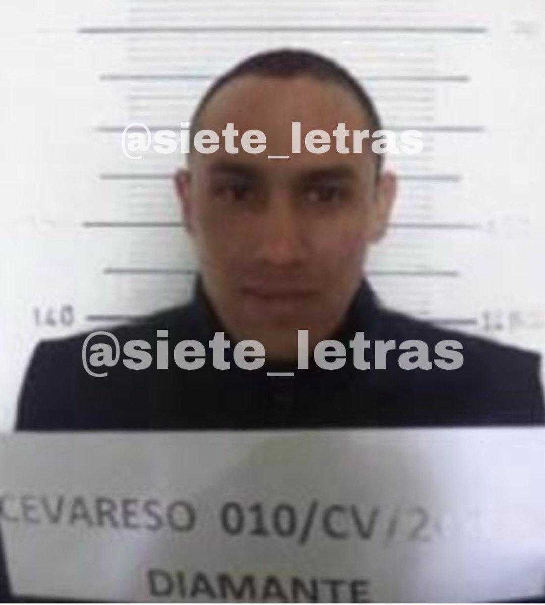 siete_letras's tweet image. Matan por la espalda a ex reo de peligro:
Era Martín Moncada. Estuvo 4 veces preso por robos violentos y en el “Diamante”, cárcel de máxima seguridad.
Fue a un narcopunto en Rincón Gallardo y Echegaray, Daniel Garza, donde un motosicario lo “cazó” y le disparó.