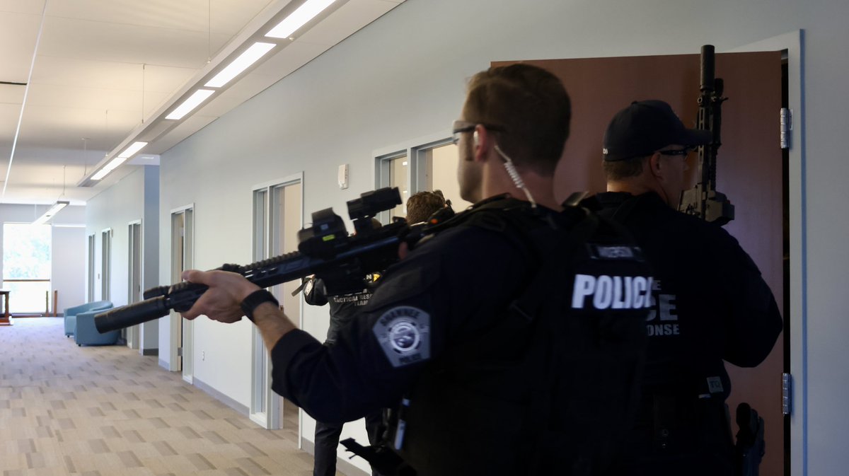 shawneeKSpolice's tweet image. Our Tactical Response Team recently completed scenario-based training to prepare for high-risk situations. The training helps ensure our team is ready to respond safely and effectively.