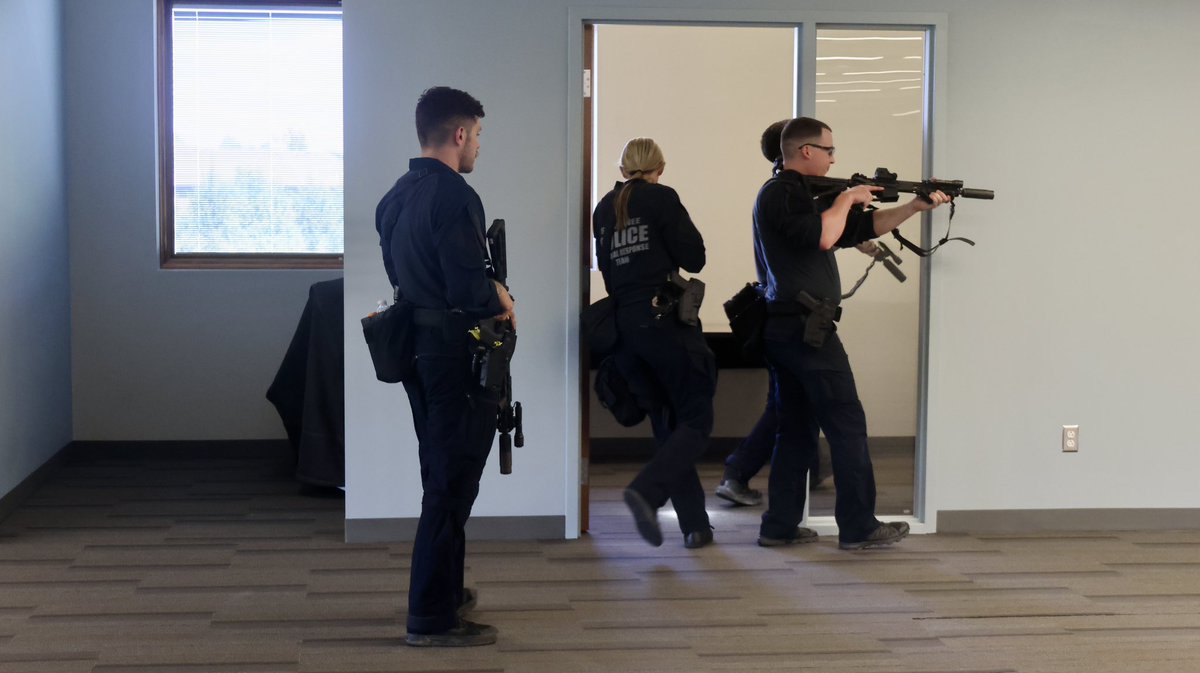 shawneeKSpolice's tweet image. Our Tactical Response Team recently completed scenario-based training to prepare for high-risk situations. The training helps ensure our team is ready to respond safely and effectively.