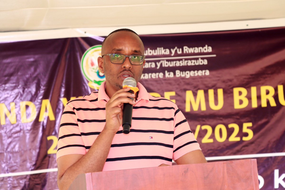 BugeseraDistr's tweet image. Atangiza iyi gahunda, Mayor @MutabaziRich yashishikarije abana n’urubyiruko kuzakurikirana inyigisho bazahabwa mu gihe gisaga ukwezi, ati: “Muzamenya indangagaciro z’umuco nyarwanda, muzahabwa amahirwe yo kugaragaza impano mufite, mumenye gukora umurimo unoze n’ubundi bumenyi,…
