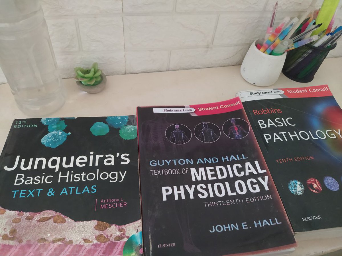 2laa_kamal's tweet image. I'm Alaa, a 4th-year medical student, and I want to exchange all my medical school textbooks for just two kilo of flour.
I'm out of options, my family is starving!