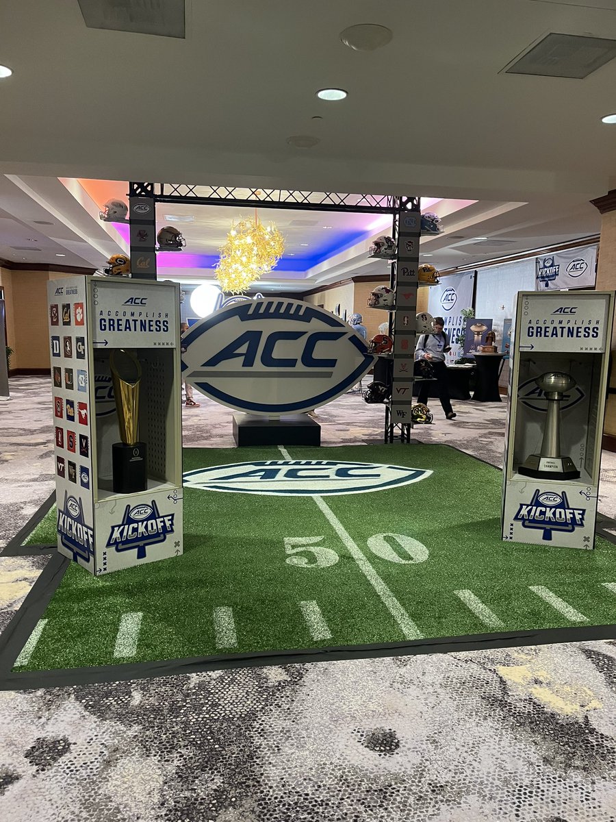 DfabeSB's tweet image. Pleasure to being on SiriusXM with @ChildersRadio and @seniorbowl alumni @DustyDvoracek. Always great talking Ball with these two gentlemen!