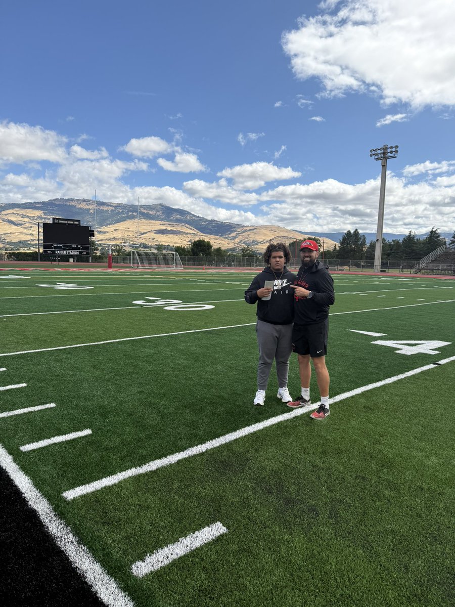 JaylenSpain99's tweet photo. Had a great quick visit at Southern Oregon University this past weekend to watch the Big Dawgs work!! Thank you to all the coaches showing hospitality and giving me a tour! Huge thanks to @Coach_T_Souza for having me and letting me know what it takes to be a Raider!! https://t.co/TiyvGTId7o
