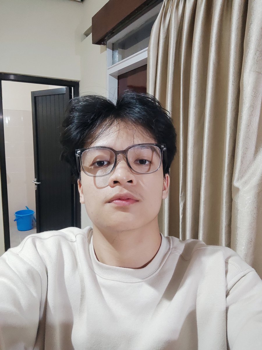 schdrr's tweet photo. getting my first ever glasses HEHEHE 💆🏻 https://t.co/6PisuS3R7T