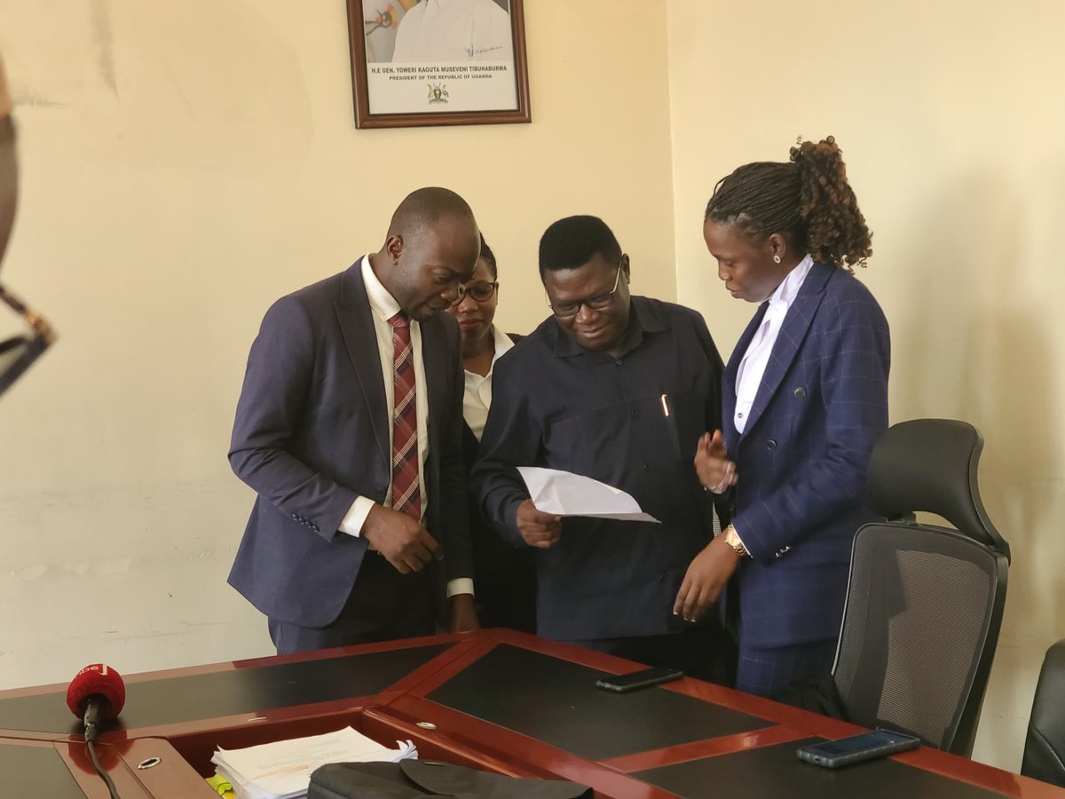 ConsentUganda's tweet image. &quot;We need legal frameworks; UG lacks consumer protection &amp;amp; food &amp;amp; nutrition laws.@MinofHealthUG has been slow to provide #NPM. No regulations on front-of-pack warning labels, allowing industries to promote unhealthy foods, leading to harmful habits &amp;amp; addictions&quot;. @davidkabanda