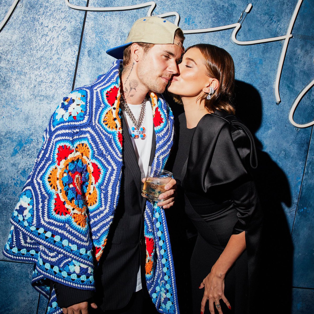 nermoeg's tweet image. Justin Bieber founded "the Bieber Family Office" enterprise with Hailey which will manage his entire career,tours and masters ownership
People were saying that he sold his catalogue bc hes broke when he only sold it just so that he can own 100% of everything he makes from onwards