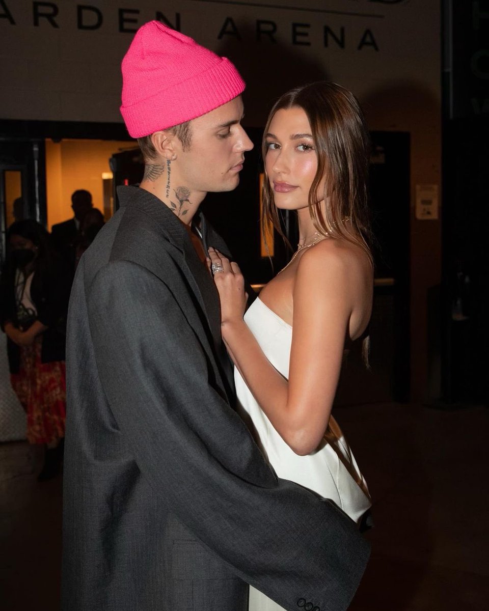 nermoeg's tweet image. Justin Bieber founded "the Bieber Family Office" enterprise with Hailey which will manage his entire career,tours and masters ownership
People were saying that he sold his catalogue bc hes broke when he only sold it just so that he can own 100% of everything he makes from onwards