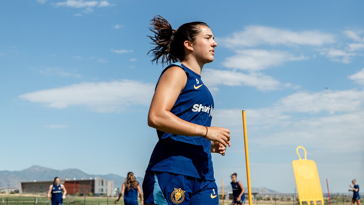 UtahRoyalsFC's tweet image. Training under the summer sun βοΈβ½οΈ
#URFC | @SharkNinja