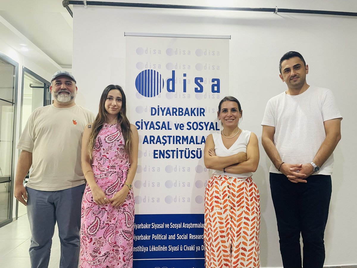 Off-University (@off_university) on Twitter photo Eleştirel Barış Ağı bileşenimiz Diyarbakır Siyasal ve Sosyal Araştırmalar Enstitüsü (DİSA) ofisini ziyaret ettik. Güncel barış sürecini değerlendirdik, Ağ olarak olarak süreçte sivil toplumun katılımını nasıl güçlendirebileceğimizi konuştuk. <a href="/disaenstitu/">Diyarbakır Siyasal ve Sosyal Araştırmalar Enst.</a> #eleştirelbarışağı #cpn Eleştirel Barış Ağı bileşenimiz Diyarbakır Siyasal ve Sosyal Araştırmalar Enstitüsü (DİSA) ofisini ziyaret ettik. Güncel barış sürecini değerlendirdik, Ağ olarak olarak süreçte sivil toplumun katılımını nasıl güçlendirebileceğimizi konuştuk. <a href="/disaenstitu/">Diyarbakır Siyasal ve Sosyal Araştırmalar Enst.</a> #eleştirelbarışağı #cpn