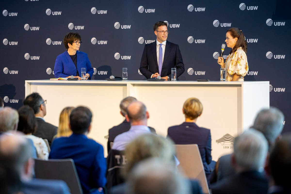 Unternehmer Baden-Württemberg (@unternehmerbw) on Twitter photo 2️⃣ Wohlstand neu denken
Wie bleibt #BadenWürttemberg wettbewerbsfähig?
📷<a href="/cem_oezdemir/">Cem Özdemir</a>,<a href="/HagelManuel/">Manuel Hagel</a>, Bonita Grupp & Thomas Bürkle lieferten starke Impulse für eine neue Standortagenda.
#Transformation #UBW 2️⃣ Wohlstand neu denken
Wie bleibt #BadenWürttemberg wettbewerbsfähig?
📷<a href="/cem_oezdemir/">Cem Özdemir</a>,<a href="/HagelManuel/">Manuel Hagel</a>, Bonita Grupp & Thomas Bürkle lieferten starke Impulse für eine neue Standortagenda.
#Transformation #UBW
