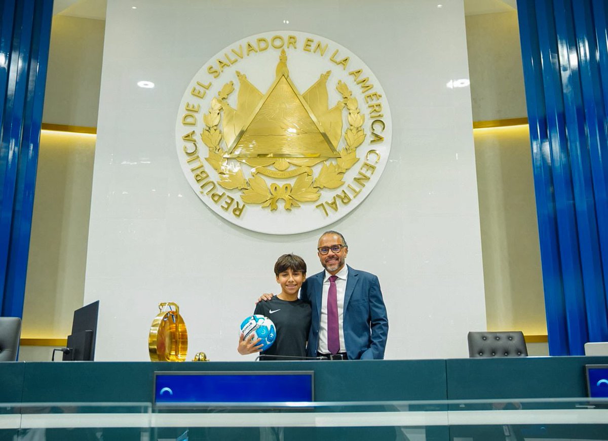 ECastroES's tweet image. Bienvenido a la @AsambleaSV, Mateo Nazaret. 

Mucha suerte para tu futuro y no olvidés lo más importante: dar gracias a Dios por tu talento y por permitirte disfrutar del fútbol.