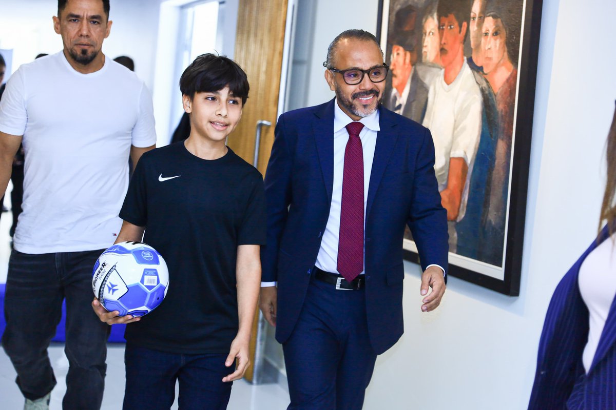 ECastroES's tweet image. Bienvenido a la @AsambleaSV, Mateo Nazaret. 

Mucha suerte para tu futuro y no olvidés lo más importante: dar gracias a Dios por tu talento y por permitirte disfrutar del fútbol.