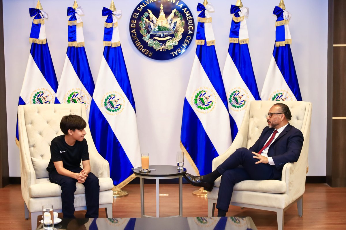 ECastroES's tweet image. Bienvenido a la @AsambleaSV, Mateo Nazaret. 

Mucha suerte para tu futuro y no olvidés lo más importante: dar gracias a Dios por tu talento y por permitirte disfrutar del fútbol.