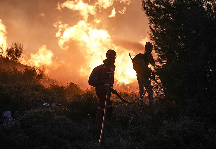 tuncerbasoglu's tweet image. Eskişehir'de orman yangınını söndürme çalışmaları sırasında alevlerin arasında kalan 11 orman işçimizin şehit olduğunu derin bir üzüntü ile öğrendim.

Vatan toprağını korurken şehit düşen kahramanlarımıza Allah'tan rahmet ailelerine sabır, milletimize başsağlığı diliyorum.