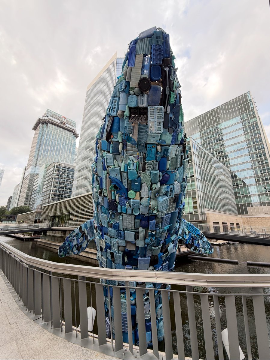 redefineED's tweet image. This whale sculpture looks amazing from a distance.
The truth is much more complicated.
It's a metaphor for "creative pollution"...the junk that clutters our minds.
In my new post, I #explore the problem & the antidote, and you can read "The Whale and the Bell" here ➡️…