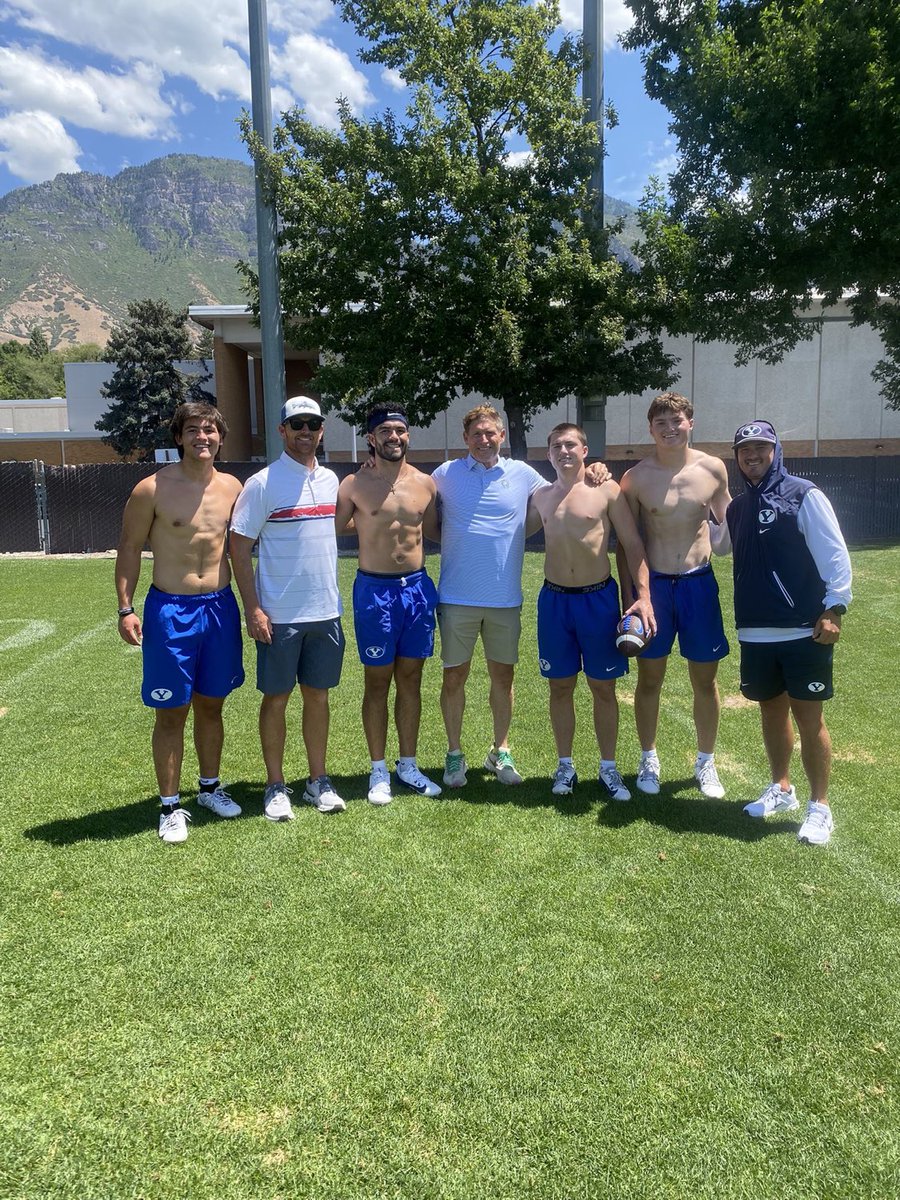 CosmoSoake81435's tweet image. Hillstead the slow ass midget #BYU #Utah