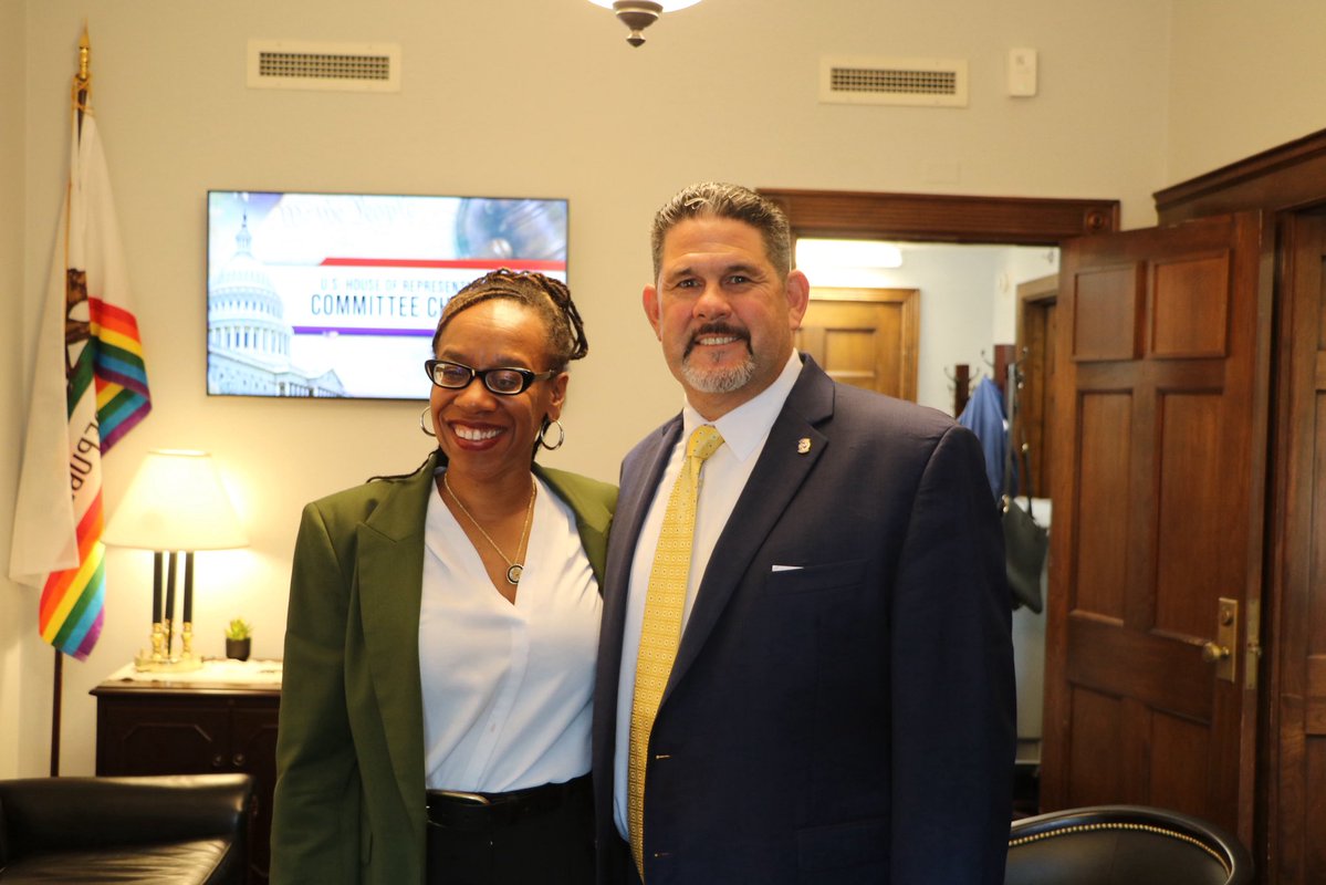 RepLSimon's tweet image. Unions like Local 6 are the backbone of our communities in the East Bay, ensuring good paying jobs with good benefits. I met with the ILWU yesterday to talk about how we can best work together to deliver for hard working people back home.