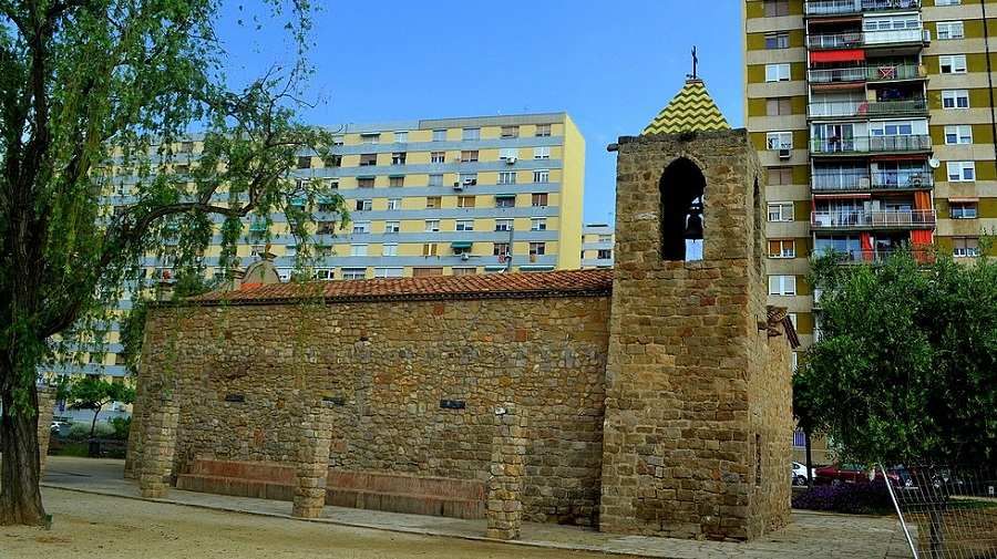 ⛪ Saps que l’ermita de Bellvitge amaga un secret subterrani? 📜 És un iceberg patrimonial: el que es veu és només la punta. Segueix el fil per descobrir 1000 anys d’història sota metres i metres de fang! #ErmitaBellvitge #HistòriaCatalana #DeltaLlobregat
