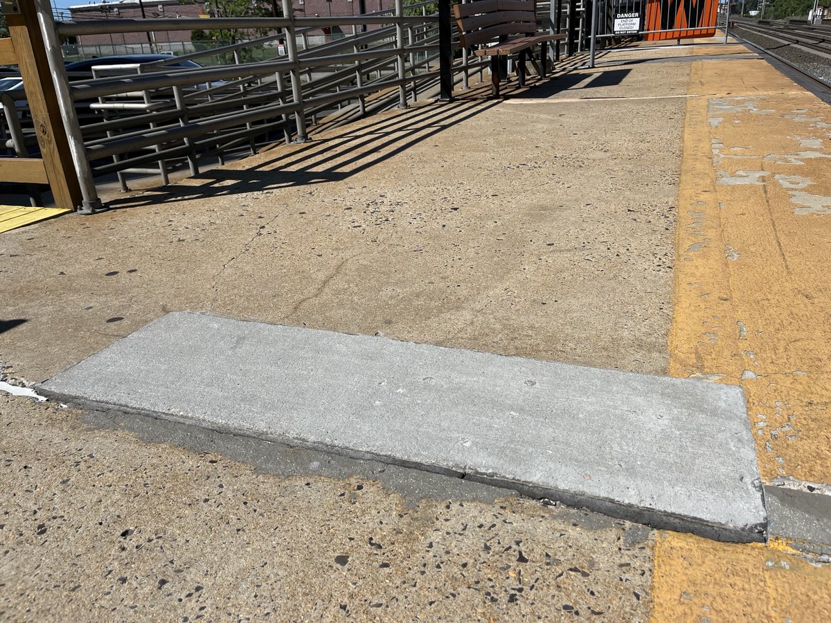 NJTRANSIT_NEC's tweet image. ⭐ NJ TRANSIT has completed concrete platform repairs at North Elizabeth Station! Sections were removed and recast, resulting in a smoother platform for customers.