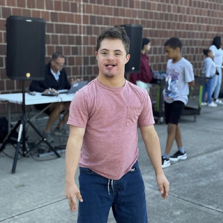 RCSDNYS's tweet image. Our Extended School Year programs provide tailored support for students who benefit from a safe, structured environment with continued instruction. Events like this field day are part of the experience, ensuring students enjoy both their learning and their summer. #ONERCSD
