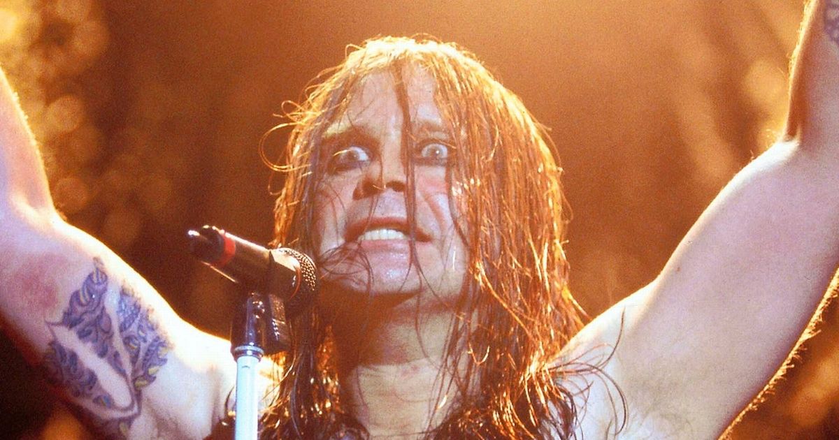 MirrorCeleb's tweet image. Ozzy Osbourne's wildest on-stage moment saw him bite the head off a bat mirror.co.uk/3am/celebrity-…