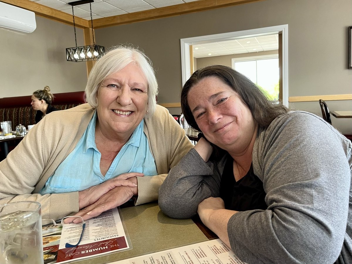 stan_sdcollins's tweet image. We certainly did our share of eating out while Shelley was here but now Marlene and I are tired of restaurants for a while. Tonight we are eating turkey dinner left overs at the house. That is always good.