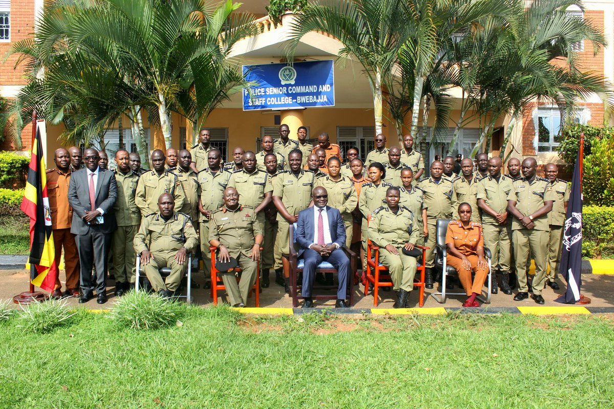 katwiireMolly's tweet image. Today, Justice Byabakama Simon, Chairman of @UgandaEC, delivered a lecture of opportunity on electoral procedures, processes, laws, and roles to senior officers attending the Senior Command course at the Police Senior Command and Staff College in Bwebajja. @mkituuma @PoliceUg