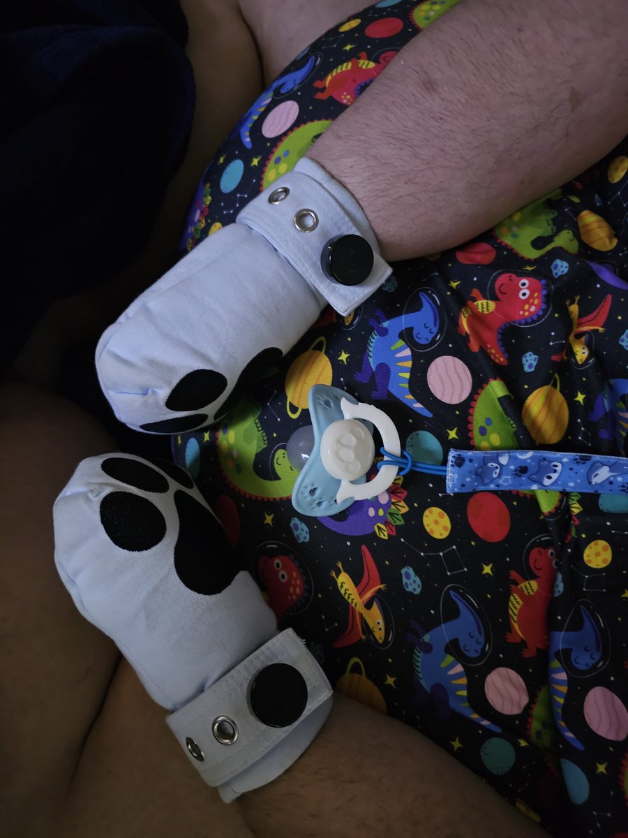 Hufff... apparently
.... Daddy said I don't need my paws the other day.  &gt;.&lt;