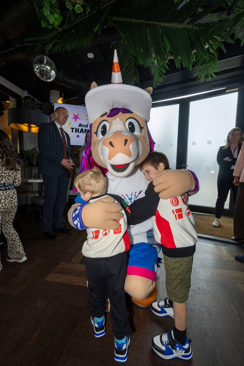 EilidhDoyle's tweet image. One year to go until @Glasgow_2026 and the boys are smitten with Finnie 🦄🏴Given our dog is named after Clyde, these were always going to be big shoes to fill 😂 but neither of them were here in 2014 so now they have their own memories to make! 💙