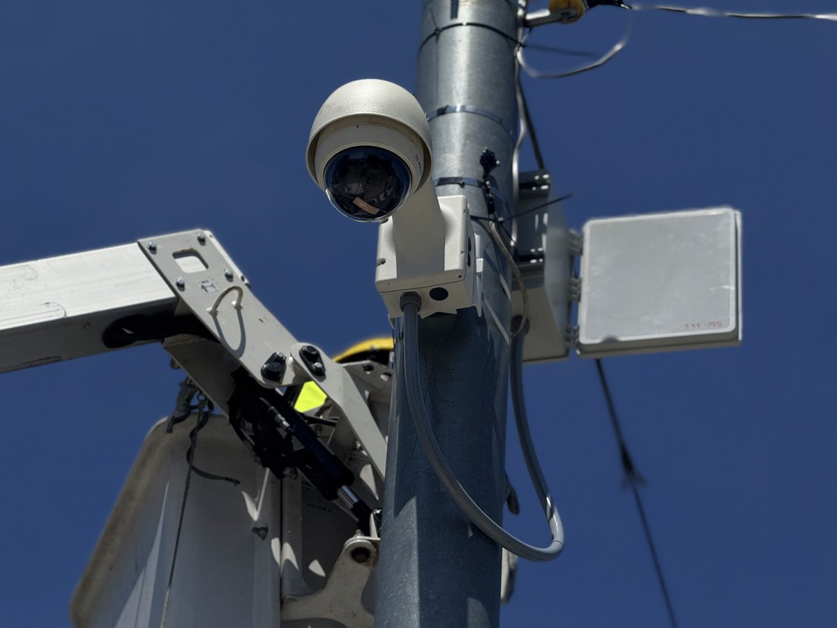phl_cgoffice's tweet image. No More Dumping: Cameras Are Watching! 📹
We're stepping up our efforts to keep our community clean! More cameras are now up in illegal dumping hotspots to catch dumpers in the act so they can be prosecuted to the fullest extent of the law. #PHLStopsIllegalDumping