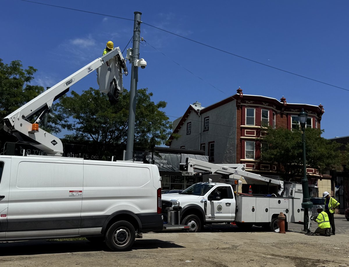 phl_cgoffice's tweet image. No More Dumping: Cameras Are Watching! 📹
We're stepping up our efforts to keep our community clean! More cameras are now up in illegal dumping hotspots to catch dumpers in the act so they can be prosecuted to the fullest extent of the law. #PHLStopsIllegalDumping