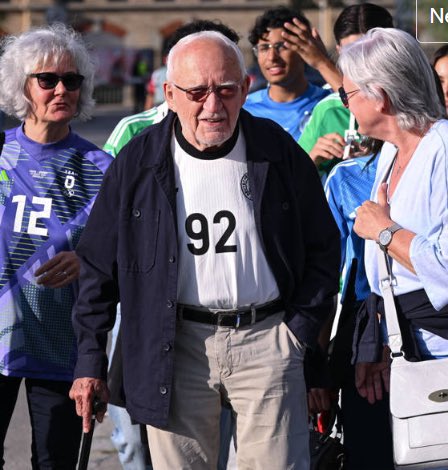 AKB’s GRANDPA IS THERE OMGGGG 😭🫂 he said he’d only come to the final but pulled a surprise appearance. already star of the evening