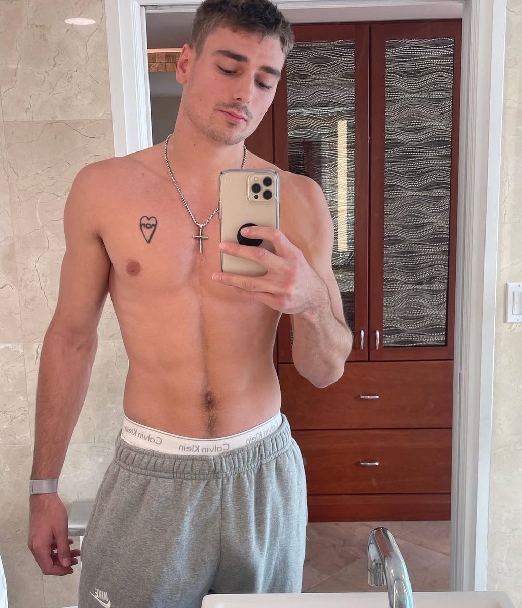 𝐀 𝐇𝐎𝐓 𝐍𝐄𝐖 𝐁𝐎𝐌𝐁𝐒𝐇𝐄𝐋𝐋 𝐇𝐀𝐒 𝐄𝐍𝐓𝐄𝐑𝐄𝐃 𝐓𝐇𝐄 𝐕𝐈𝐋𝐋𝐀 🌊

𝐀𝐮𝐬𝐭𝐢𝐧 is a 26 year old bombshell who’s ready to find a connection! He’s a Leo, who’s ready to prance at an opportunity to find love. 

𝐖𝐄𝐋𝐂𝐎𝐌𝐄 𝐓𝐎 𝐋𝐎𝐕𝐄 𝐈𝐒𝐋𝐀𝐍𝐃!