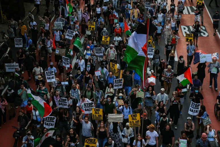 ClaudaTanios's tweet image. Hundreds protest in New York, say ‘stop starving Gaza’ and call on US government to stop arming Israel
📸 @reuterspictures