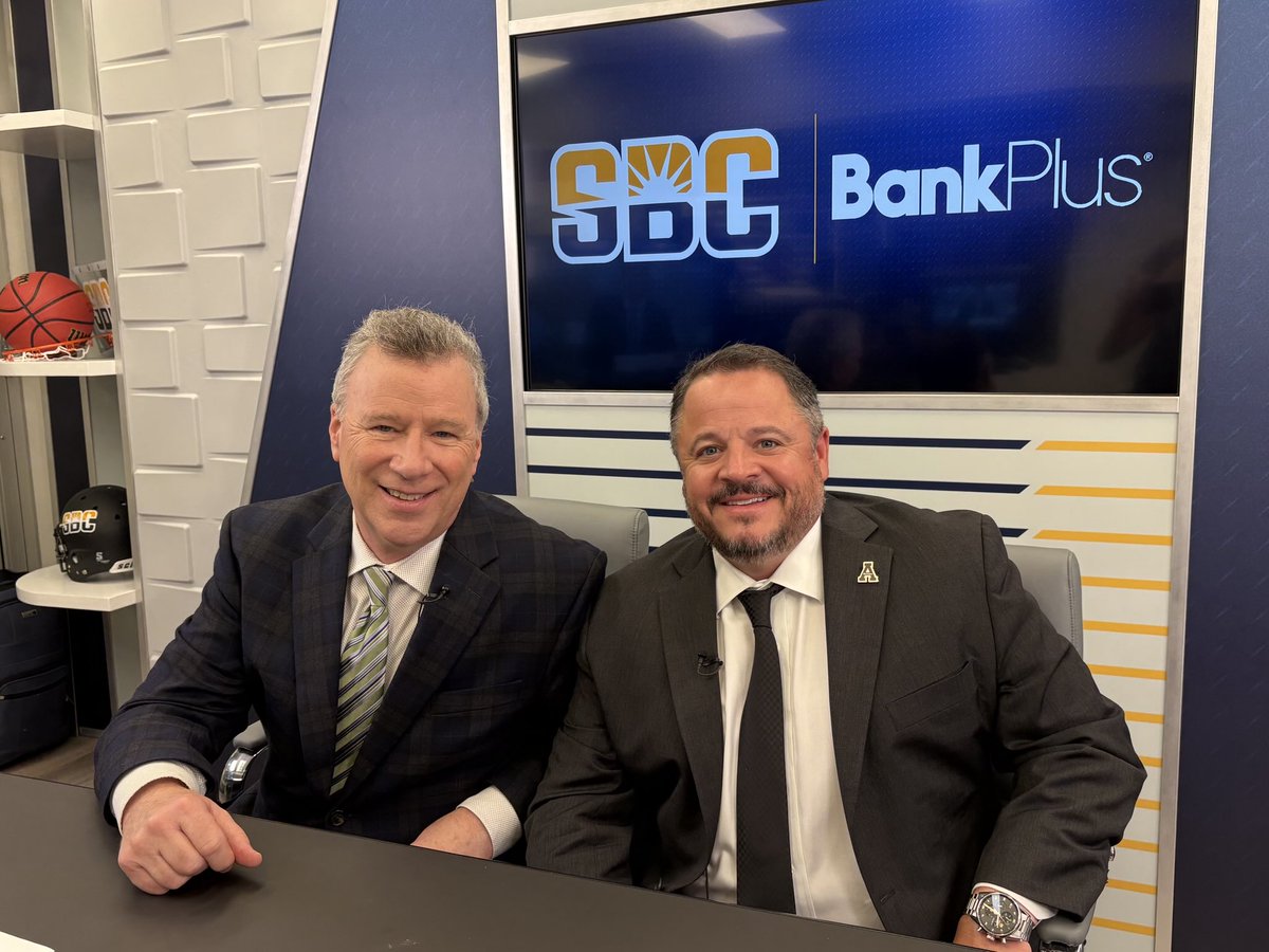 MattStewartTV's tweet image. Day 2 @SunBeltFB Media Days. Great to visit with @AppState_FB Coach @Dowell_Loggains. @JMUFootball @CoachBobChesney. @GSAthletics_FB @GSCoachHelton. @GeorgiaStateFB Coach @DellMcGee in @SunBelt Studio