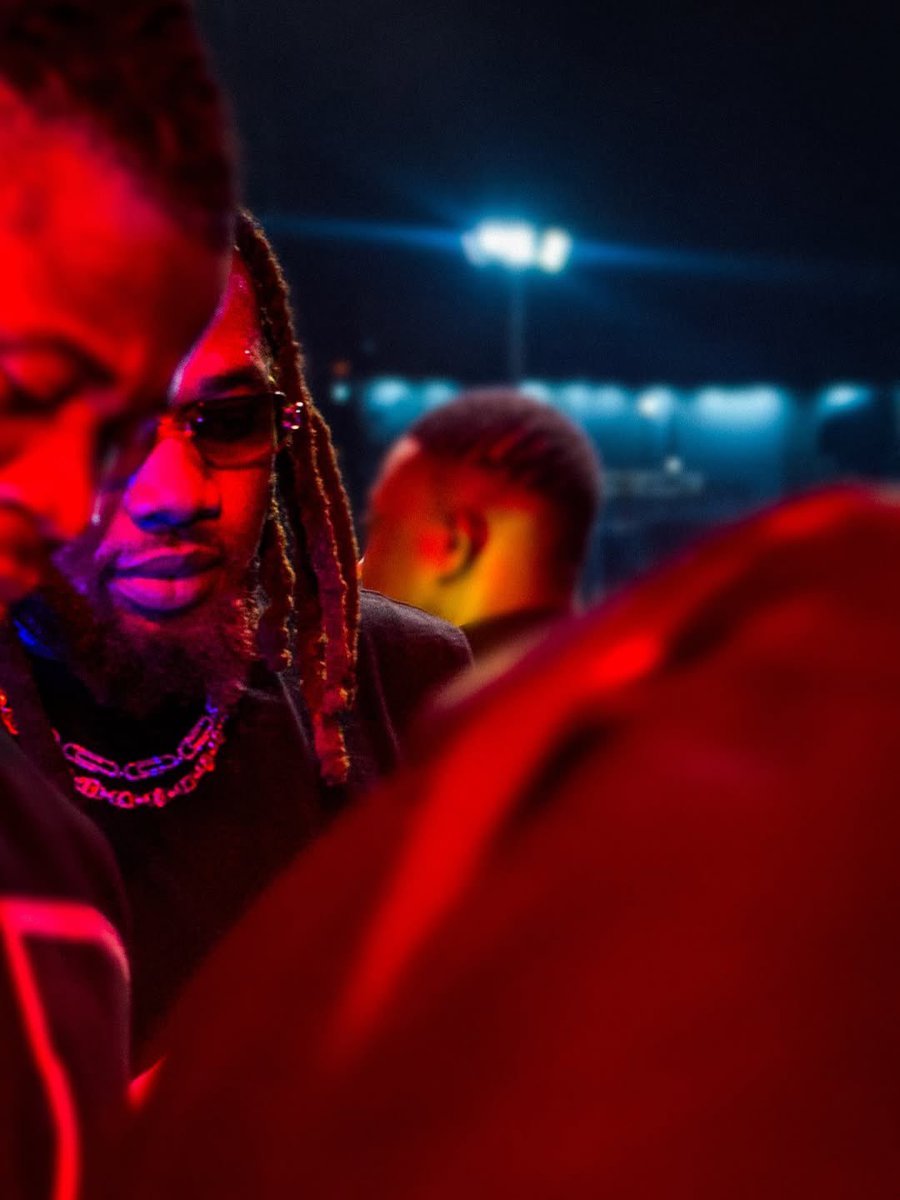 BNXNVIBES's tweet image. Whatβs your favorite song on the album? #CaptainTheAlbum