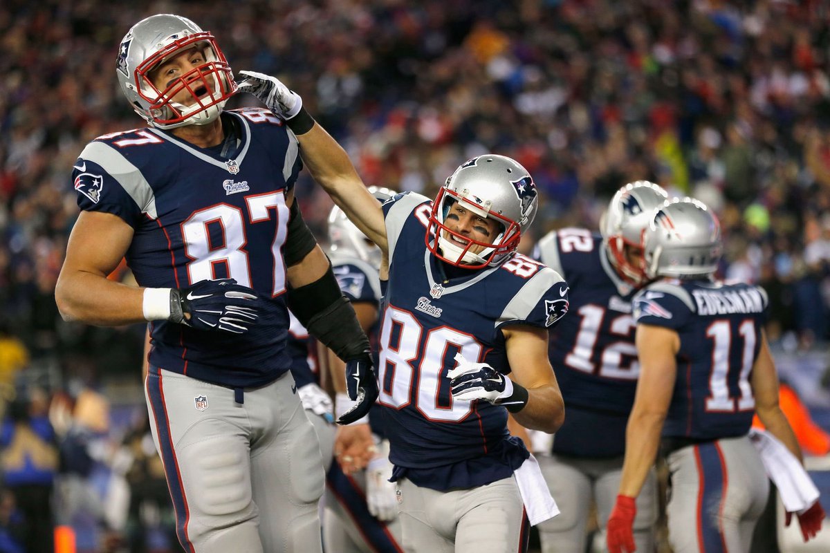 nuthousenation's tweet image. day 183 of me posting pictures of @TomBrady and @Edelman11 until he joins us on @gameswithnames