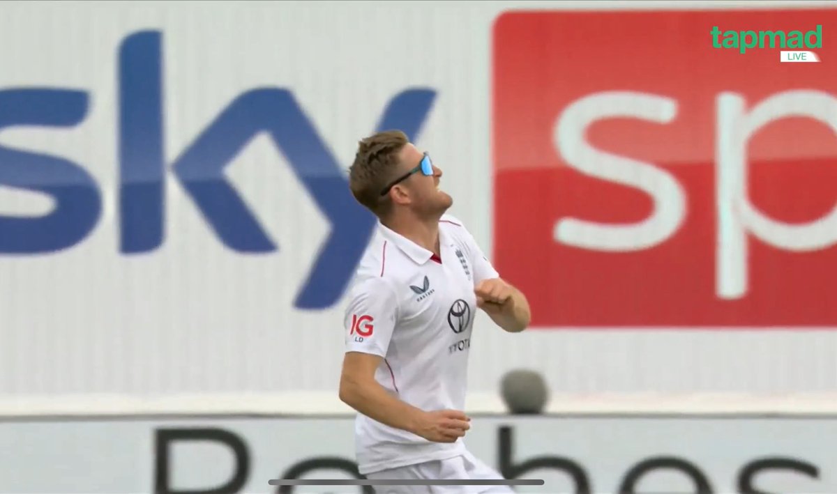 _FaridKhan's tweet image. Liam Dawson takes a wicket in Test cricket after 8 years. What a moment ๐ด๓ ง๓ ข๓ ฅ๓ ฎ๓ ง๓ ฟ๐ฅ
#ENGvIND #tapmad #CatchEveryMatch #DontStopStreaming