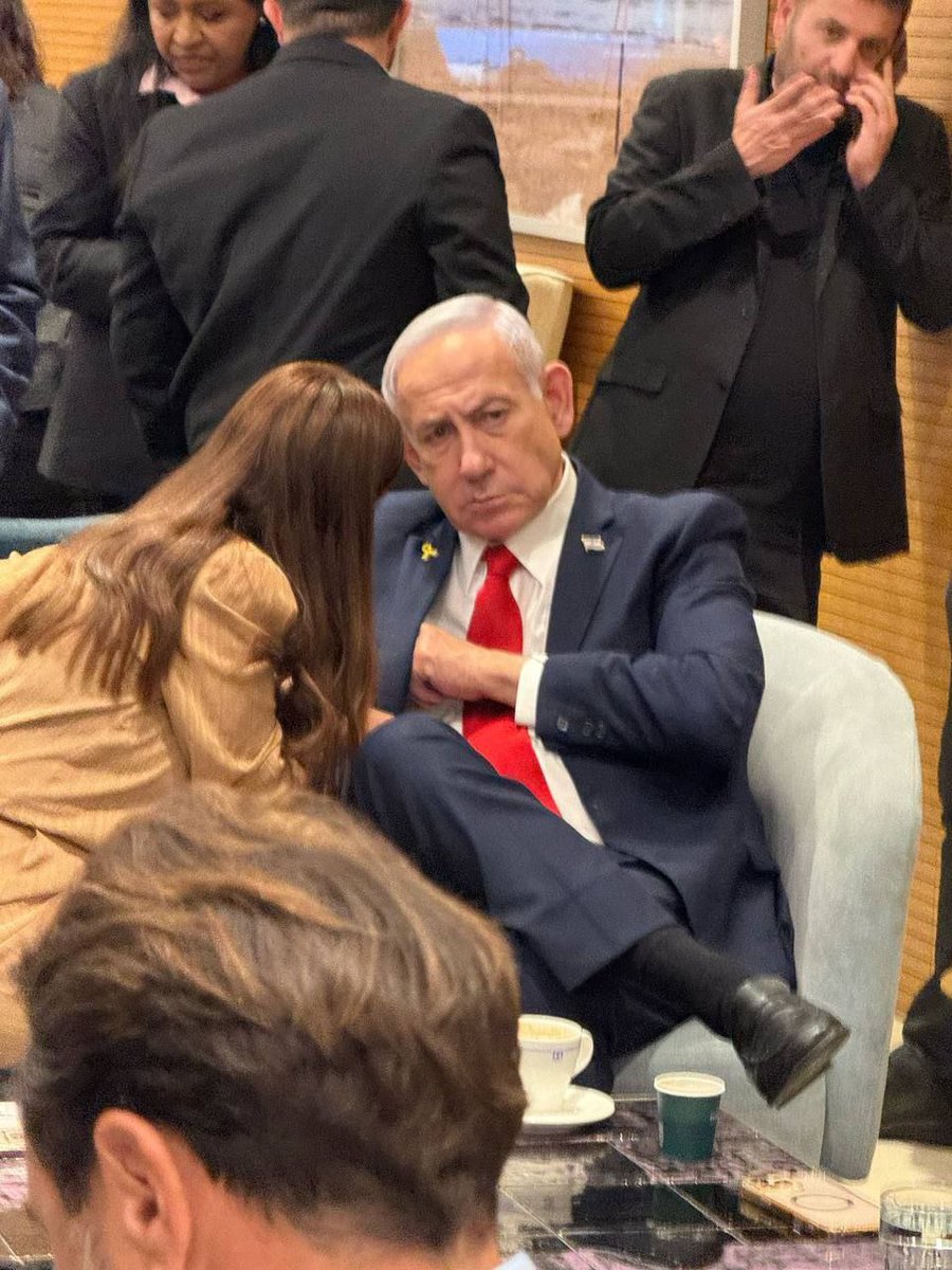 Gloz111's tweet image. רגע לפני ההצבעה על הריבונות ורגעיים לפני ההדחה של אדלשטיין.