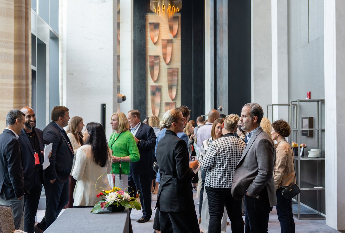 AbridgeHQ's tweet image. 🤝 𝗔𝗯𝗿𝗶𝗱𝗴𝗲 𝗖𝗼𝗺𝗺𝘂𝗻𝗶𝘁𝘆 𝗘𝘅𝗽𝗲𝗿𝗶𝗲𝗻𝗰𝗲: We hosted our first Midwest gathering in Chicago, bringing together leaders and clinicians from over a dozen health systems for an intimate evening of peer-led panels, live demos from our leadership, and roundtable…