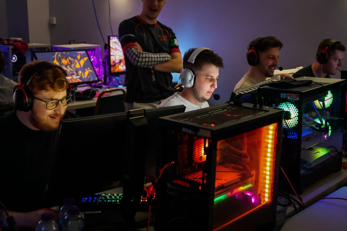 misskatiecs's tweet image. the Bezos Bois