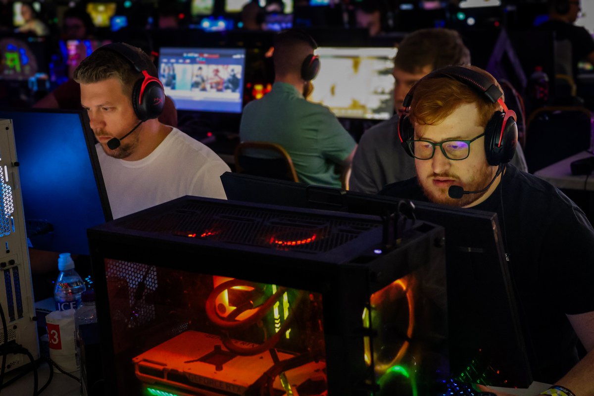 misskatiecs's tweet image. the Bezos Bois