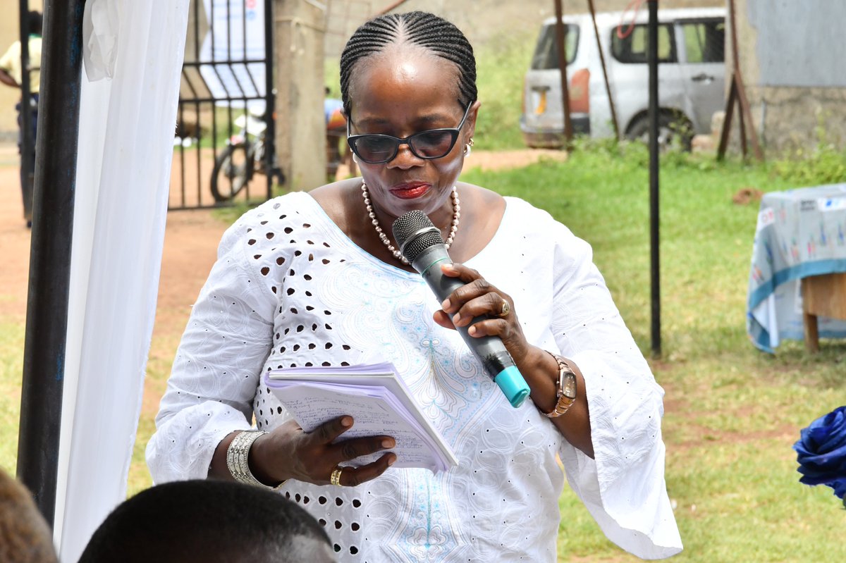 UNDPUganda's tweet image. "As you graduate today, i urge all of you to take advantage of the skills that you have learned and use them to economically empower yourselves." -Dr. Angella Nakafeero, Commissioner Gender and Women Affairs @Mglsd_UG
#ACTtoEndViolence #GenderEquality #WithHer