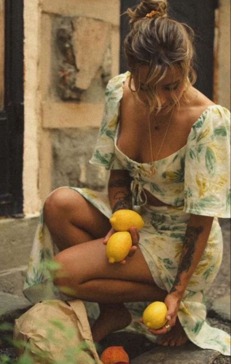 Gitana1369877's tweet image. “With every lemon, she crafts a life of bold flavors and quiet strength”