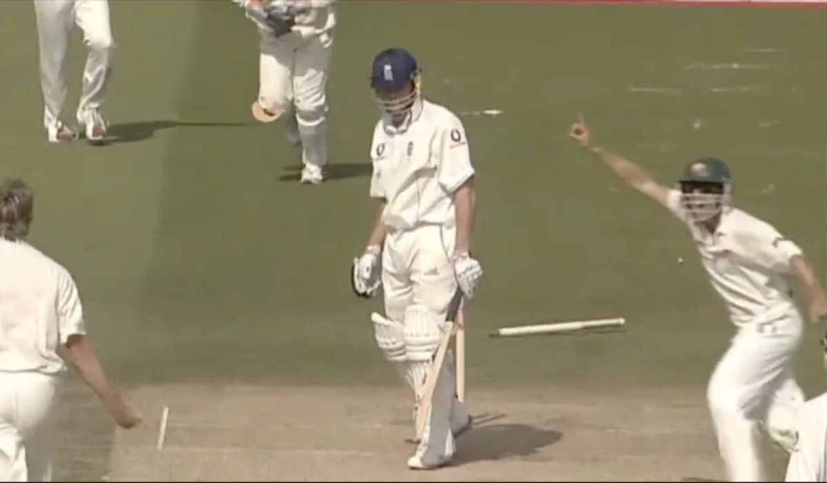 theanalyst's tweet image. How the Aussies turned it round at Lord&apos;s in 2005 after being initially slightly shellshocked by English hostility.   THE GREATEST ASHES - Aussies Lording It open.substack.com/pub/cricverse/…