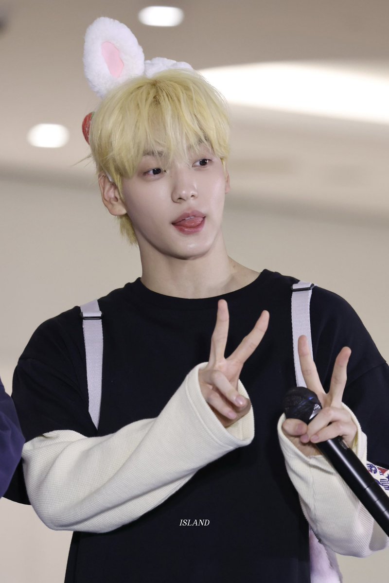 yeonbinrecs's tweet image. eu sou assim não ironicamente