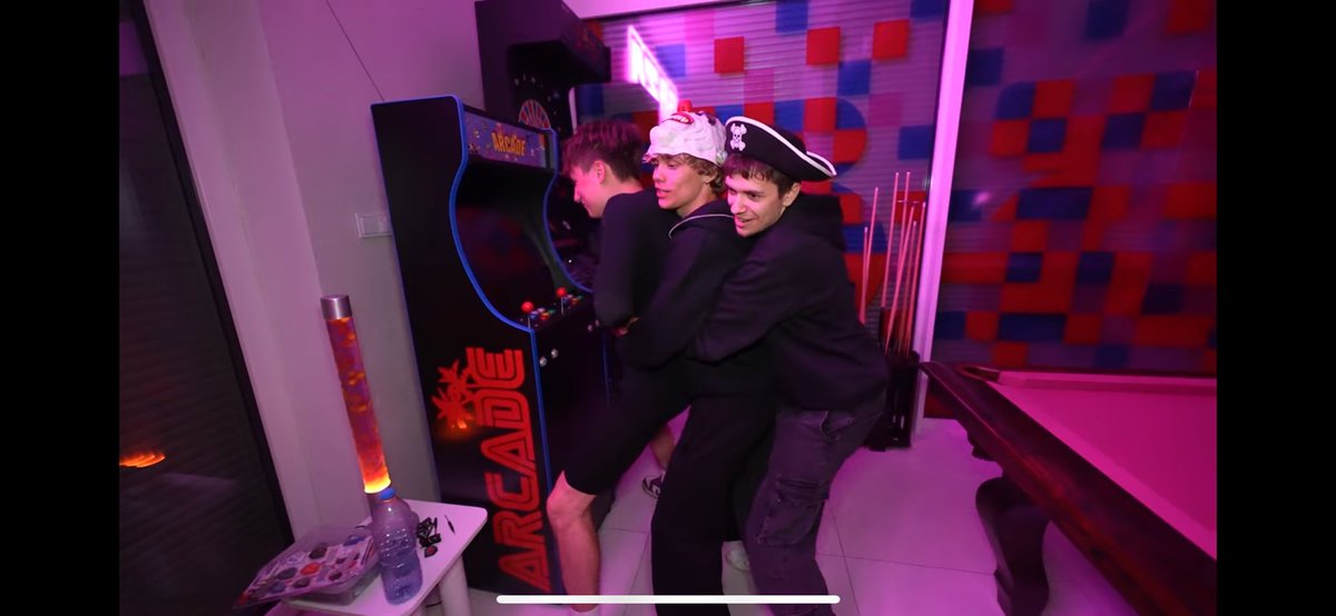 bisxsia's tweet image. Moje nowe ulubione trio 
#baza #faza #t5m3